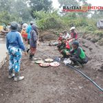 Satgas TMMD ke 128 Kodim 1623/Karangasem bersama masyarakat gotong royong pembuatan rabat beton sepanjang 1.450 M sudah mencapai 96 %