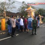 Babinsa Jegu Amankan Jalannya Upacara Ngaben, Sinergi TNI-Polri dan Pecalang Terjalin Solid